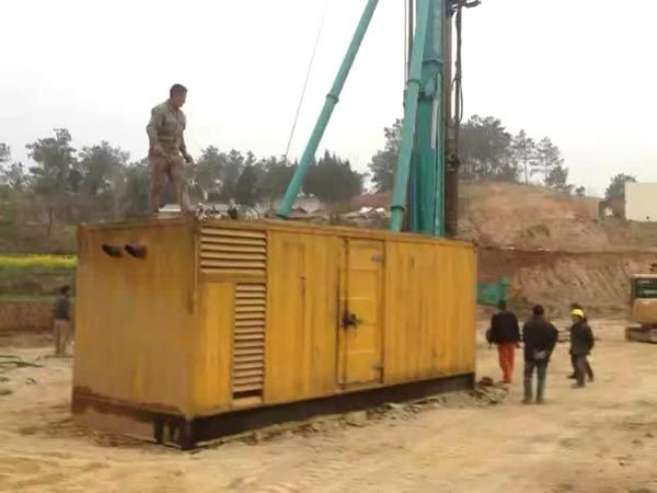 昂仁如何判断水冷式机油散热器密封件是否需要更换？